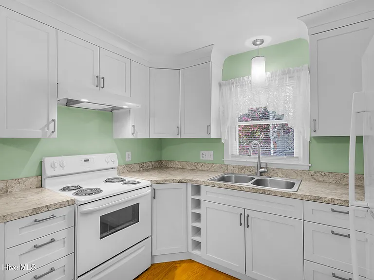 609 Edgehill Rd — Photo 17