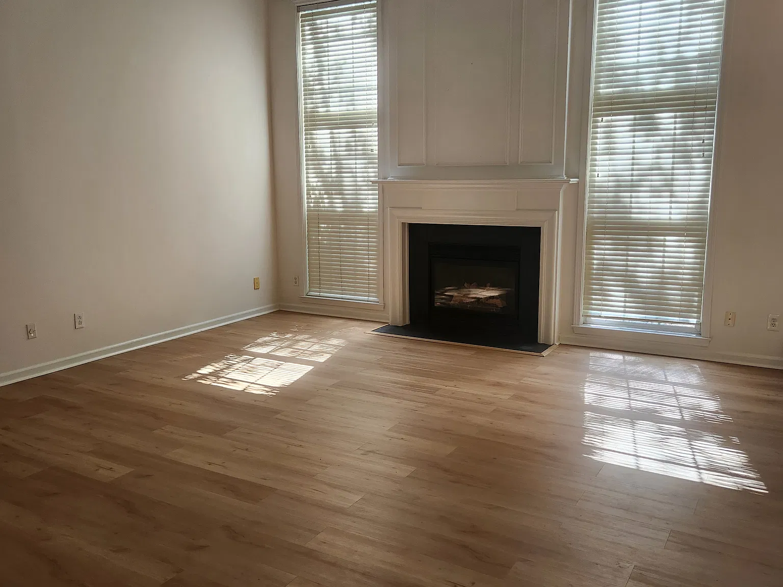 3 bed, 2093 sqft, $2,570 — Photo 4