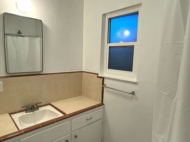 245 Clearview Pl #1/5 — Photo 11