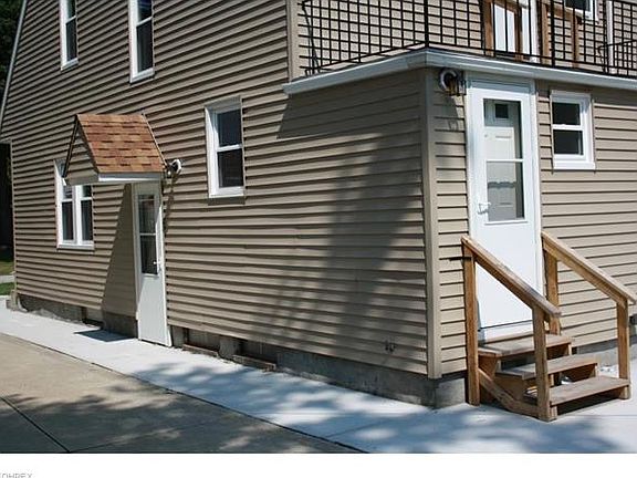 3rd image of 27140 Shoreview Ave