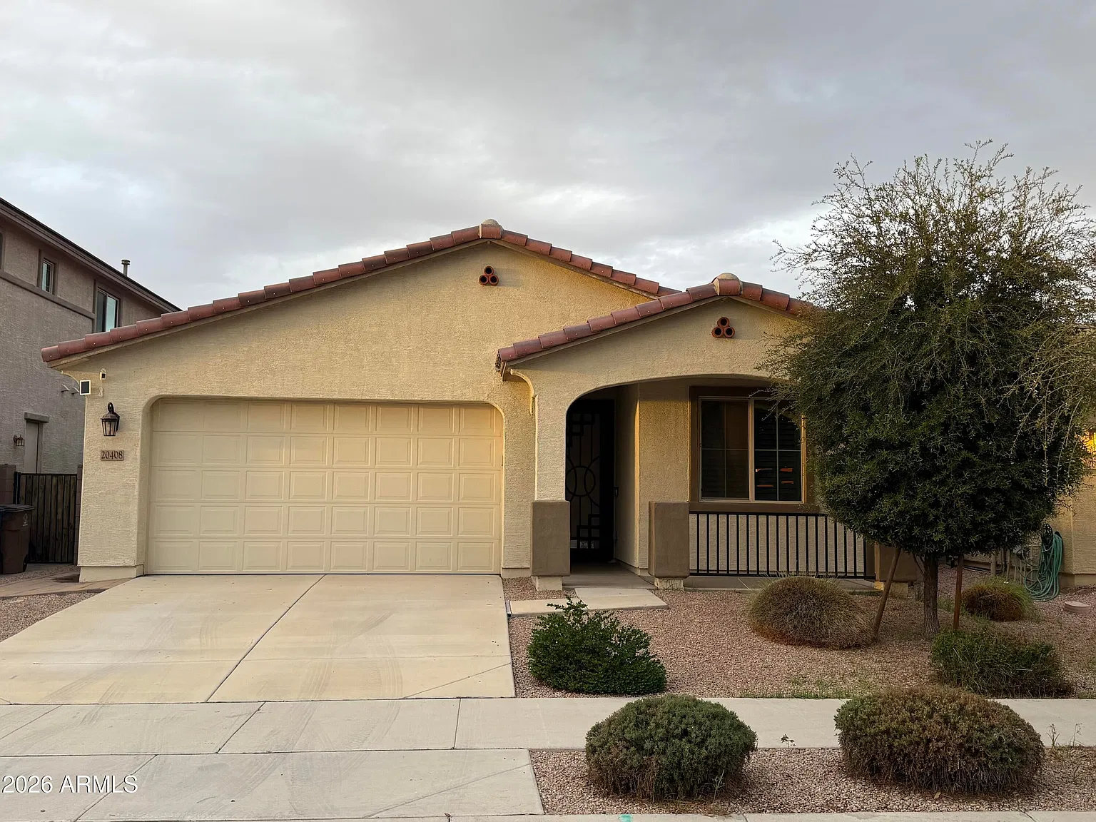 4 bed, 2.5 bath, 1959 sqft, $2,500 — Photo 2