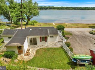 6056 River Dr, York, PA 17406