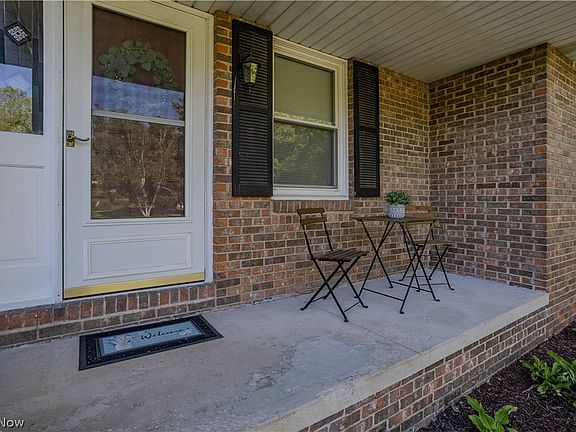 5th image of 11805 Meadowlane Ave NW
