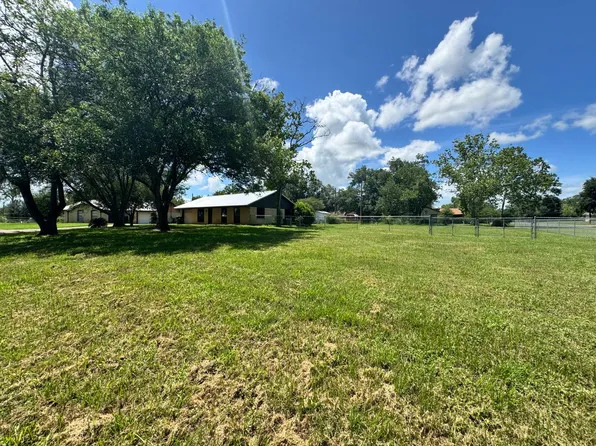 311 Edna Cir, Yorktown, TX 78164