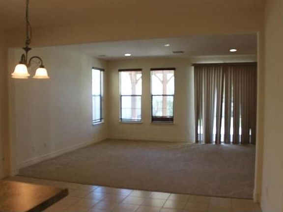 3rd image of 20374 W Thayer St