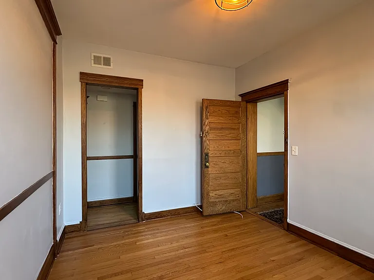 1949 W Grace St #E2 — Photo 3