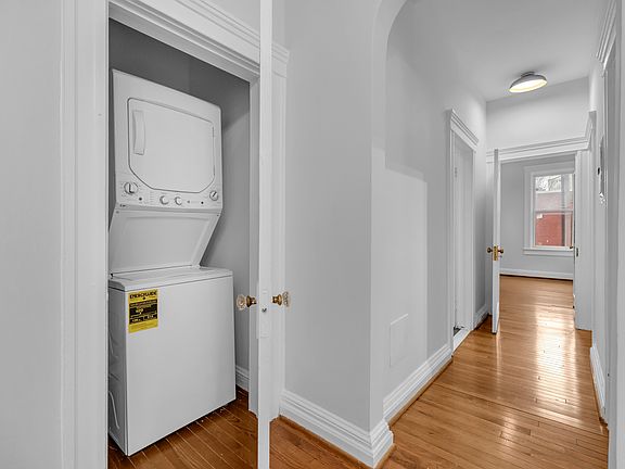3rd image of 2524 Brookfield Ave APT 1