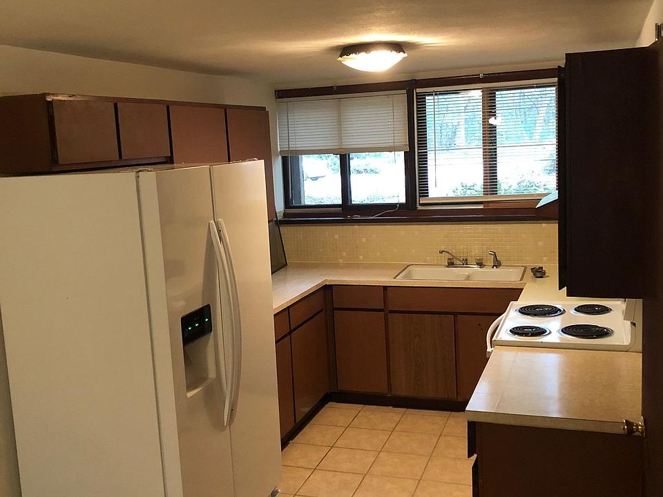 1st image of 4722 W Graham Dr APT 4