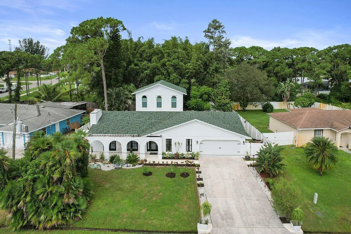 4 bed, 3.0 bath, 2478 sqft, $4,700 — Photo 1