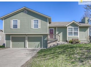 2136 SE 7th St, Lees Summit, MO 64063