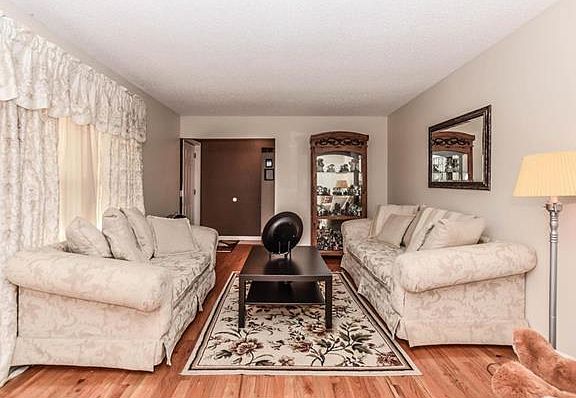 4th image of 2655 Cheshire Dr