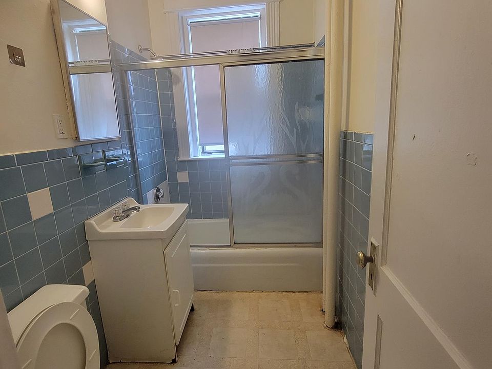 2nd image of 1152 Commons Ave #35