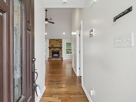 4th image of 383 Brook Mead Dr