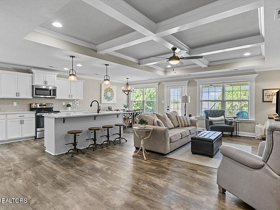 5th image of 213 Sand Hills Dr