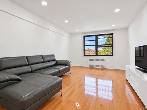 140-08 28th Road #5F, Flushing, NY 11354