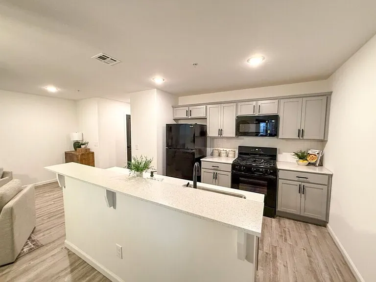 Reserve on 29th Townhomes — Photo 42