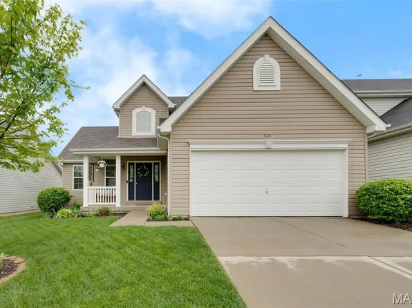206 Pecan Bluffs Dr, Wentzville, MO 63385