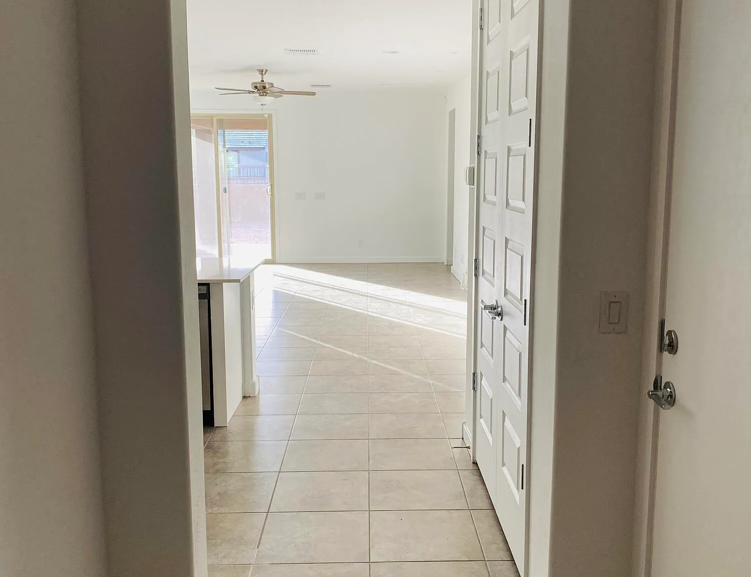 5 bed, 1939 sqft, $2,299 — Photo 2