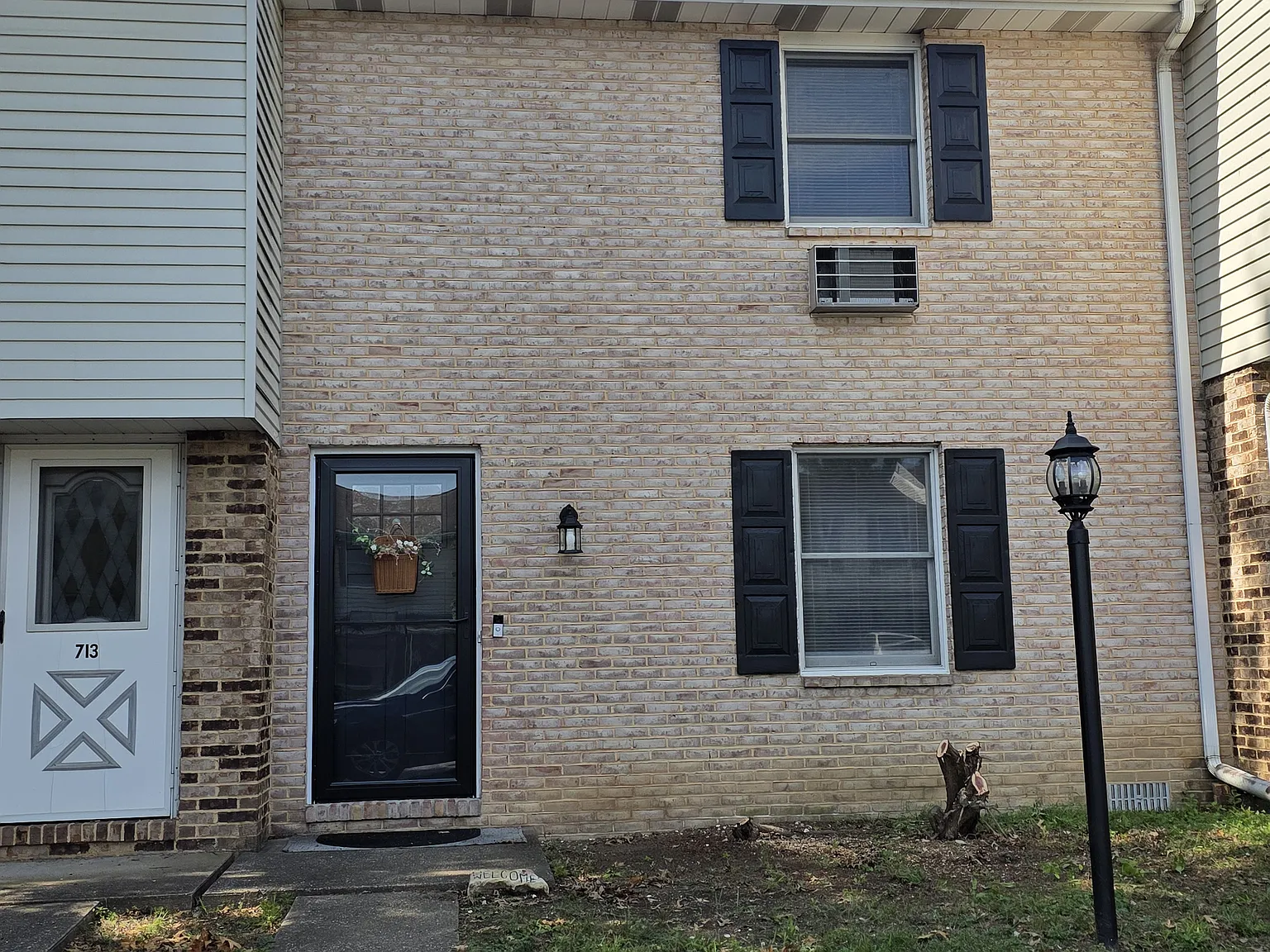 2 bed, 1.5 bath, 1100 sqft, $1,400 — Photo 1