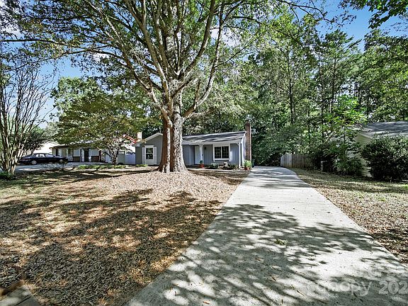 3rd image of 8415 Huntdale Ct