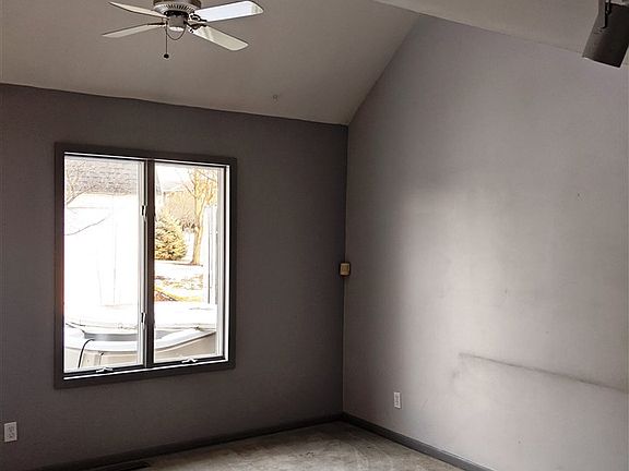 5th image of 4112 Laramie Ln APT 2