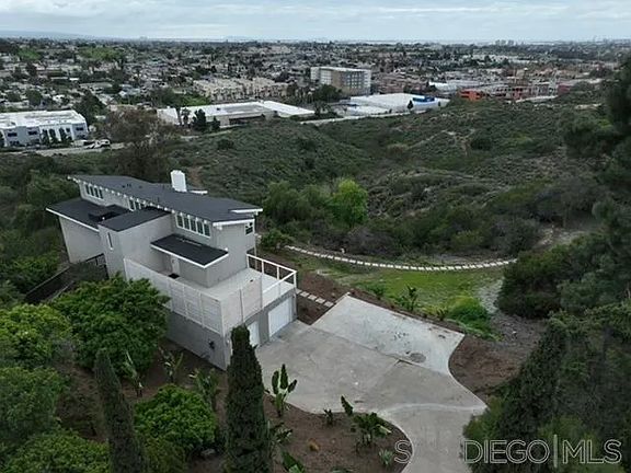 2nd image of 700 Selma Pl