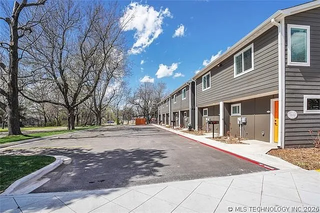 2 bed, 2.5 bath, 1130 sqft, $1,800 — Photo 2