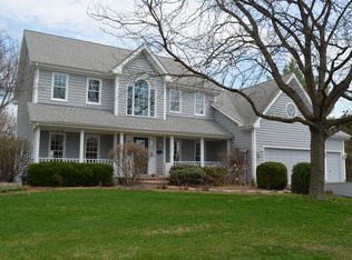 604 Chesapeake Rd, Saint Charles, IL 60175