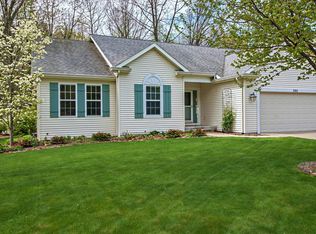 390 Arbor Rdg, Benton Harbor, MI 49022