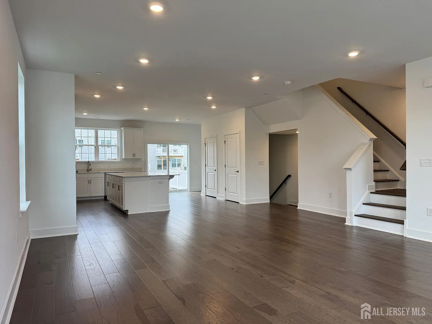 3 bed, 2.5 bath, 2464 sqft, $5,700 — Photo 4