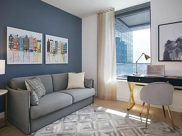 3 Court Sq #3910, Long Island City, NY 11101