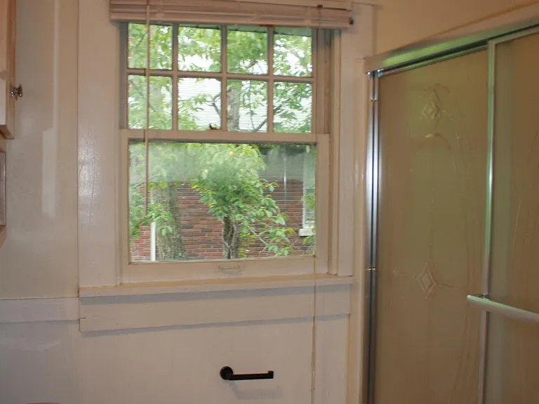 701 S Woodlawn Ave — Photo 10