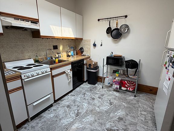 2nd image of 17 Aberdeen St APT 6B