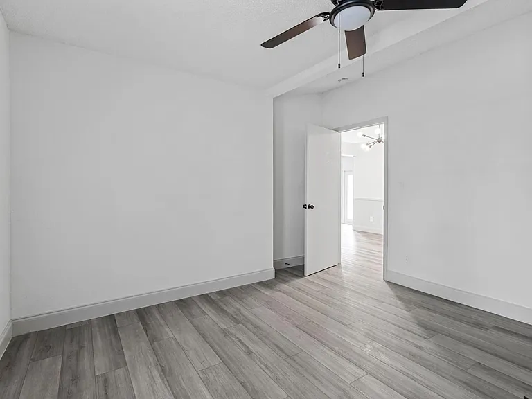 2404 Kentfield Ln — Photo 24