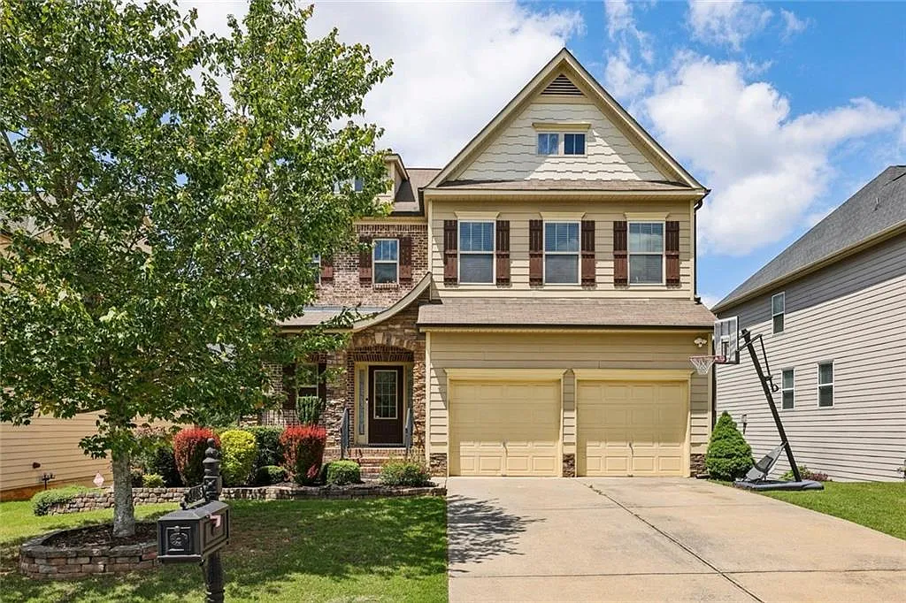 5 bed, 4711 sqft, $3,500 — Photo 1