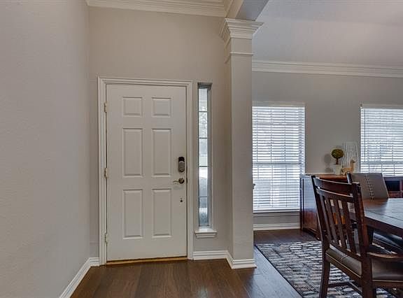 3rd image of 203 Silver Oak Dr