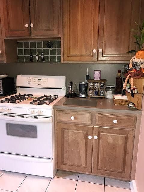 2nd image of 113 Larchmont Ave #113