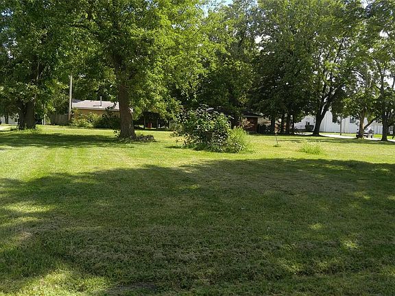 5th image of 109 W Lion St
