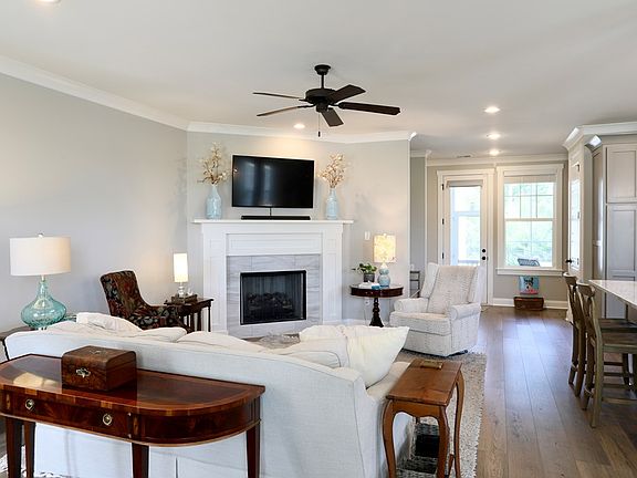 2nd image of 527 Shreve Oak Cir