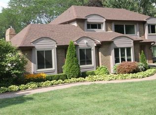 4277 Sedgemoor Ln, Bloomfield Hills, MI 48302