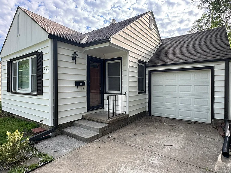 934 SW Anderson Ter — Photo 2