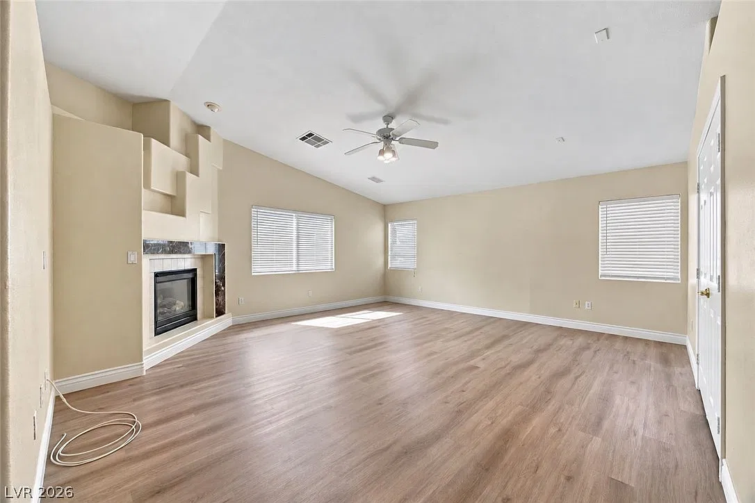 3 bed, 2.5 bath, 2018 sqft, $2,355 — Photo 3