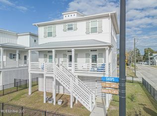 102 W 2nd St, Pass Christian, MS 39571