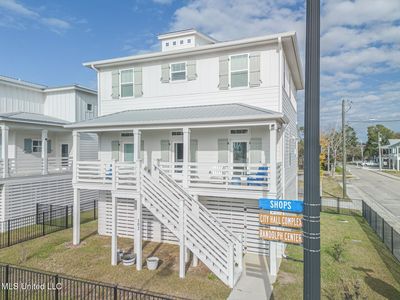 102 W 2nd St, Pass Christian, MS, 39571