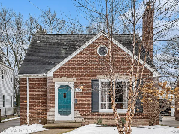 1791 Kenmore Dr, Grosse Pointe Woods, MI 48236