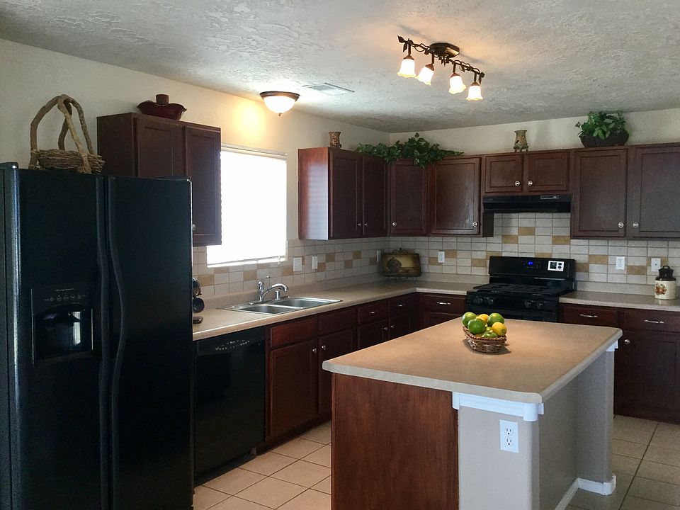 Spacious kitchen 