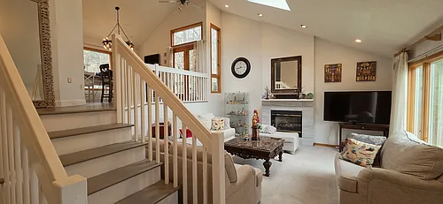 34 Mathews Ave Photo 1