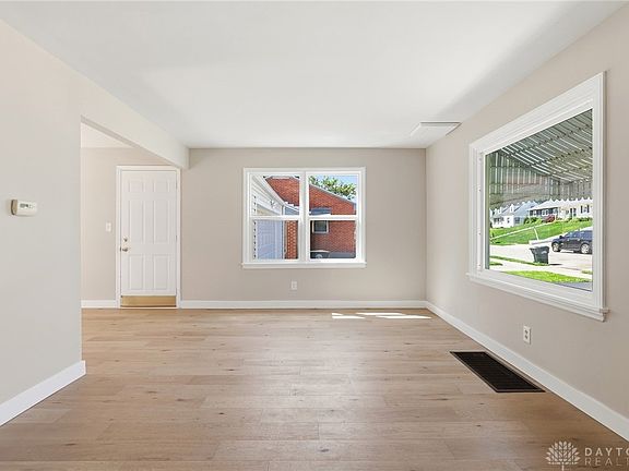 4th image of 50 Murray Hill Dr