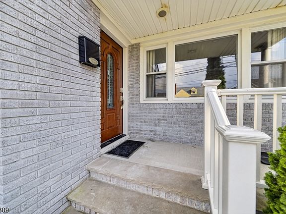 3rd image of 2837 Wickersham Ave