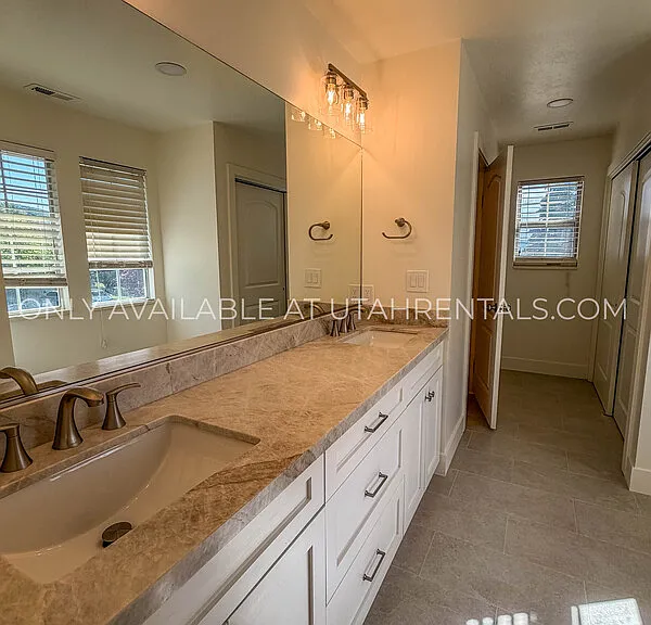 960 N Eastview Dr — Photo 33